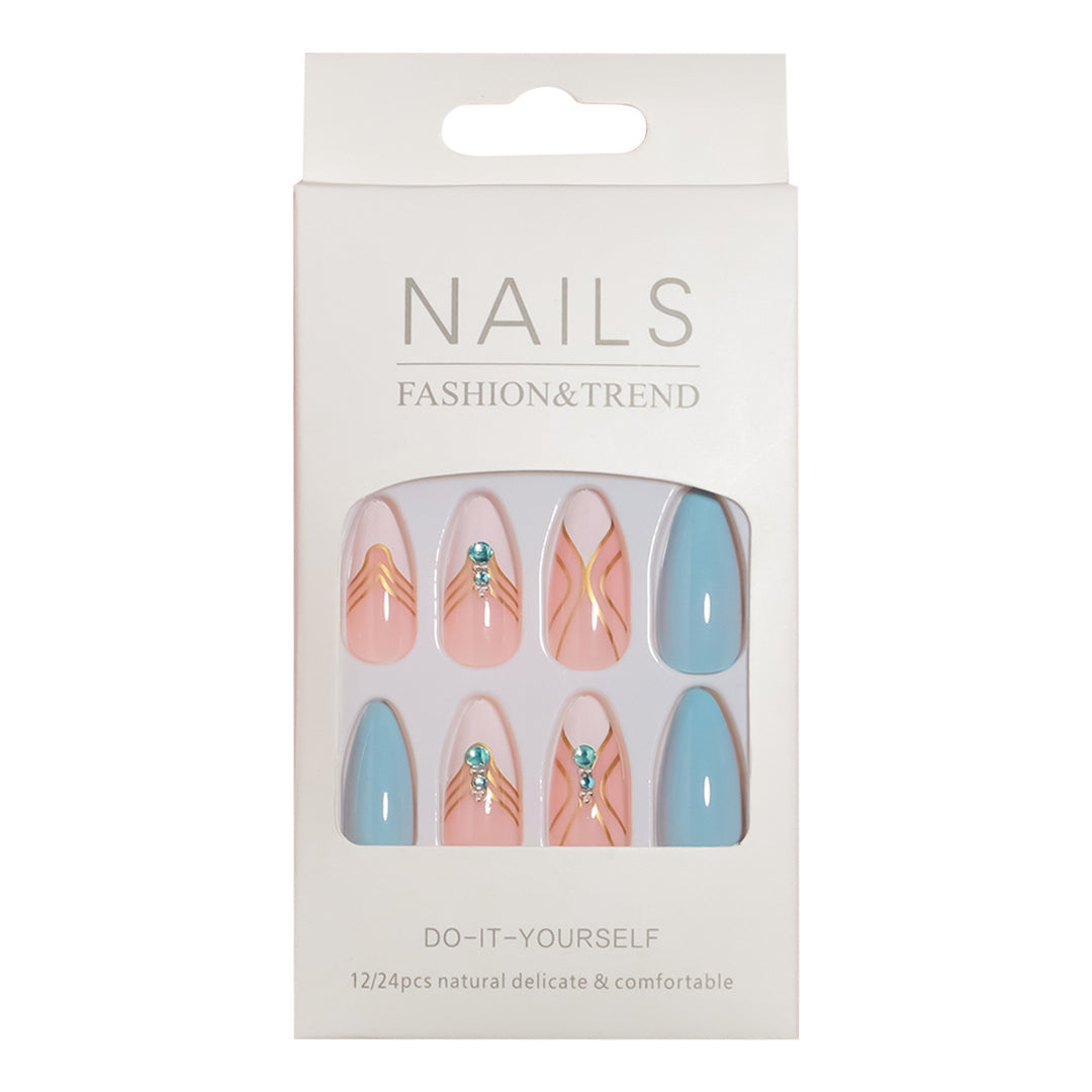 Künstlerisches Press-On-Nagelset mit eleganten Details Karnz
