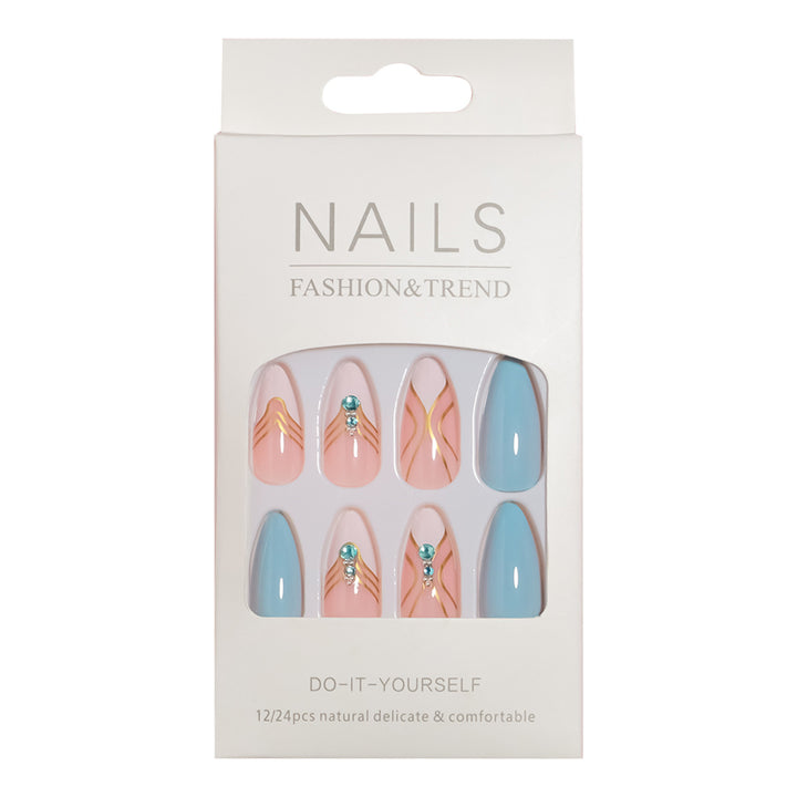 Künstlerisches Press-On-Nagelset mit eleganten Details Karnz