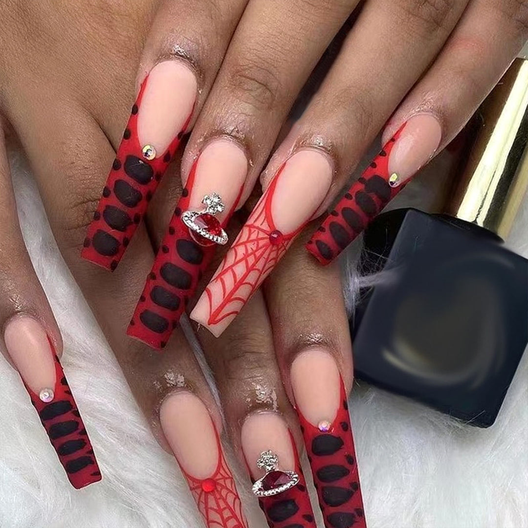 Elegantes kristallverziertes Press-On-Nageldesign Karnz