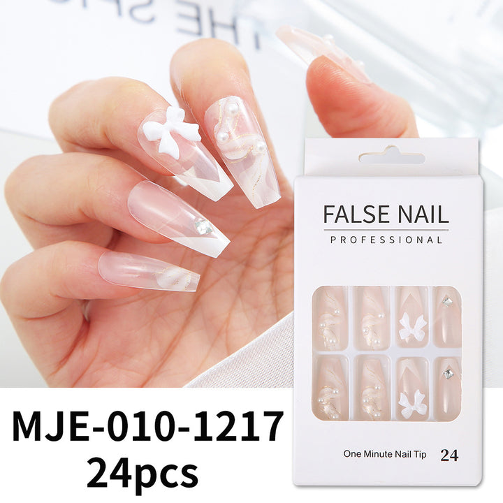 Dekorativer Press-On-Nagelset mit 3D-Akzenten Karnz