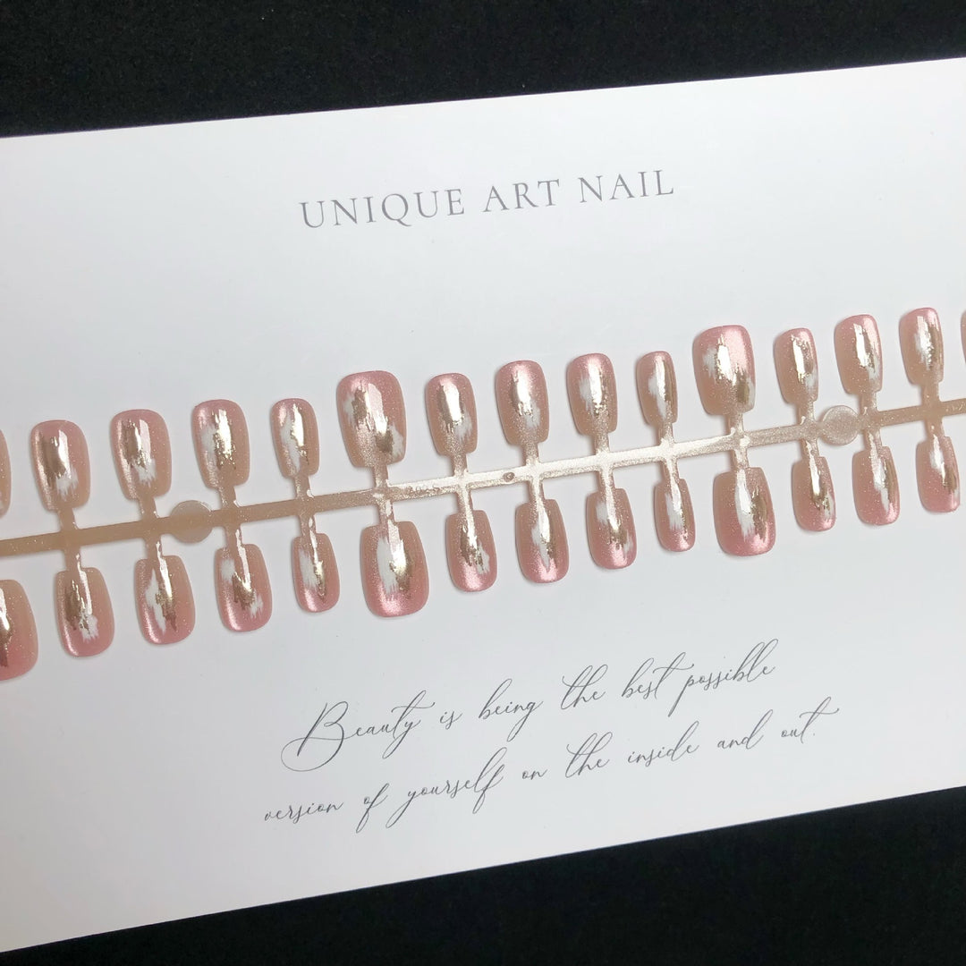 Elegantes Goldakzent-Presse-auf-Nagel-Set