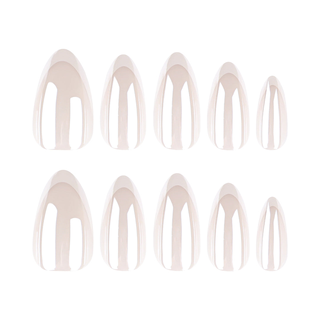 Kunstvolle Stiletto-Nägel mit Eleganten French-Tip Verzierungen Karnz