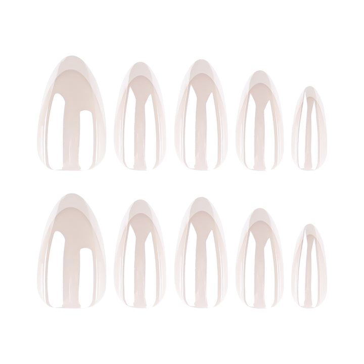 Kunstvolle Stiletto-Nägel mit Eleganten French-Tip Verzierungen Karnz