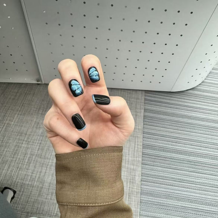 Künstlerisches Nagelkunstdesign Karnz