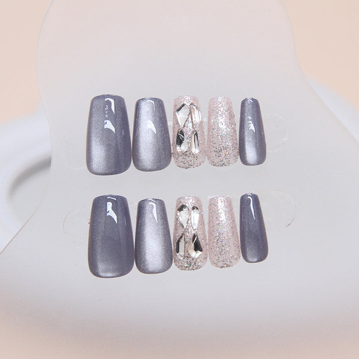 Glamouröse mit Kristallen verzierte Press-On Nagelspitzen Karnz