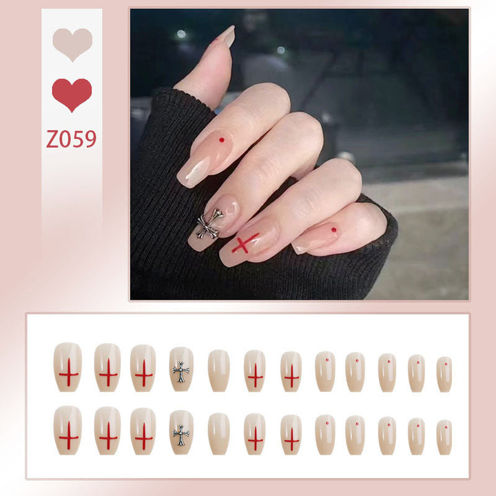 Kunstnagelset mit eleganten Glitzerverzierungen und schimmernden Akzenten Karnz