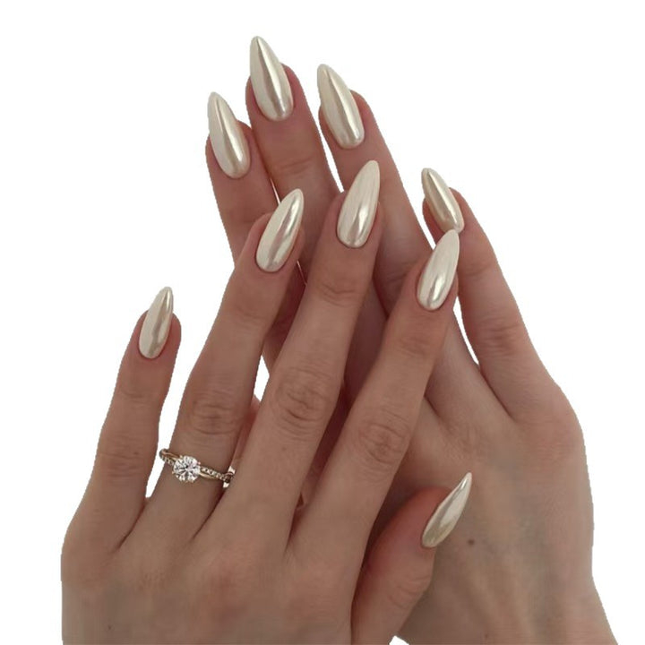 Elegante Kunstnägel Im Schimmernden Metallic-Look Karnz