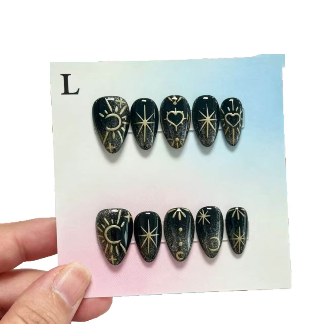 Künstlerisches Nagelkunstset mit himmlischen Designs