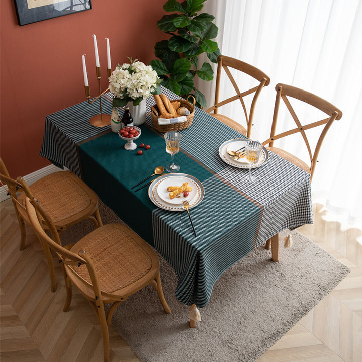 Elegante gestreifte Tischdecke