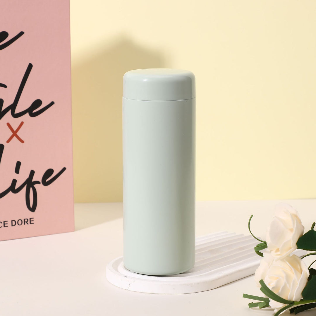 Stylische isolierte Wasserflasche Karnz