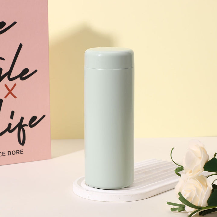 Stylische isolierte Wasserflasche Karnz