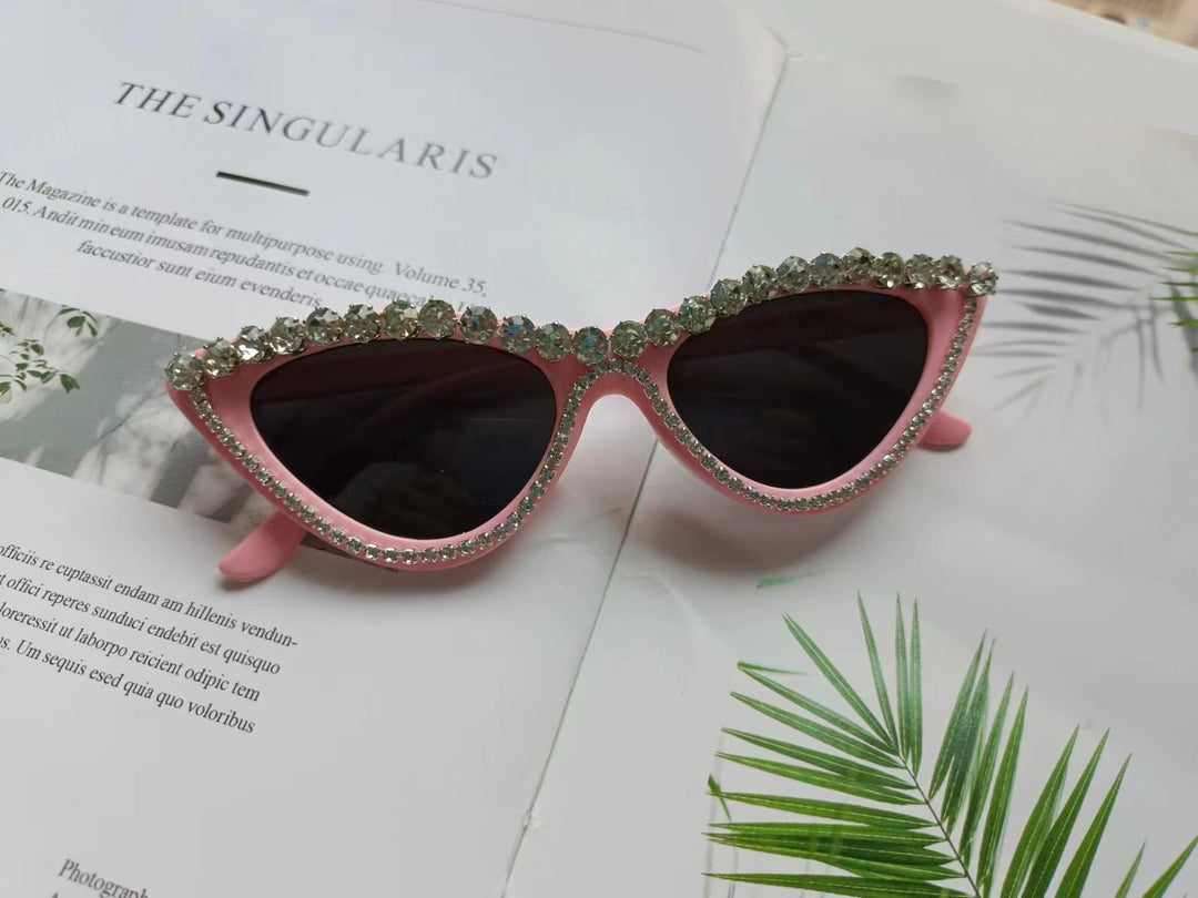 Damen Glamouröse Katzenaugen Sonnenbrille mit Strassbesatz Karnz