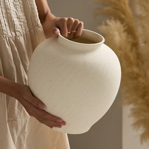 Elegante Keramikvase mit organischen Formen Karnz