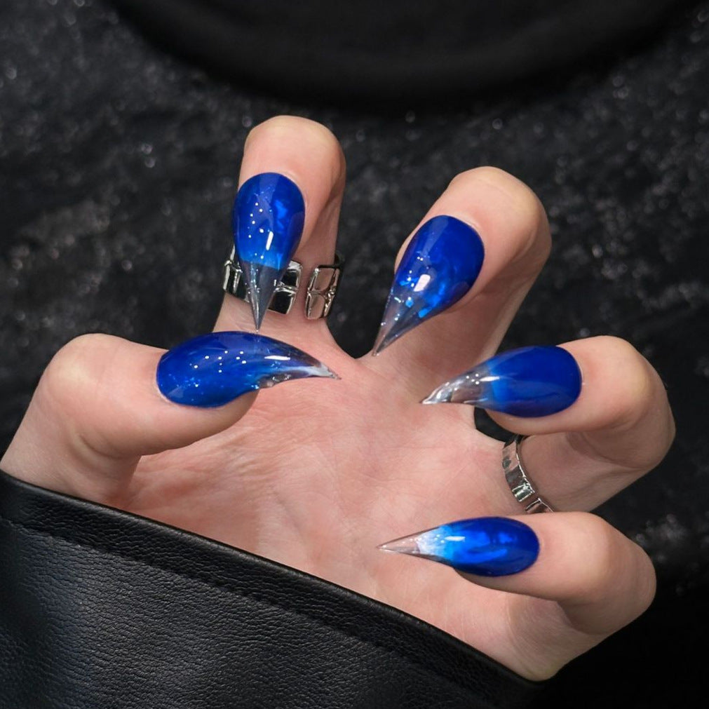 Elegantes Stiletto Press-On Nail-Set mit glänzendem Glanz
