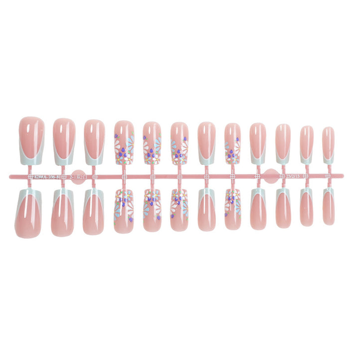 Dekoratives Press-On Nagelset mit floralen und glänzenden Akzenten Karnz