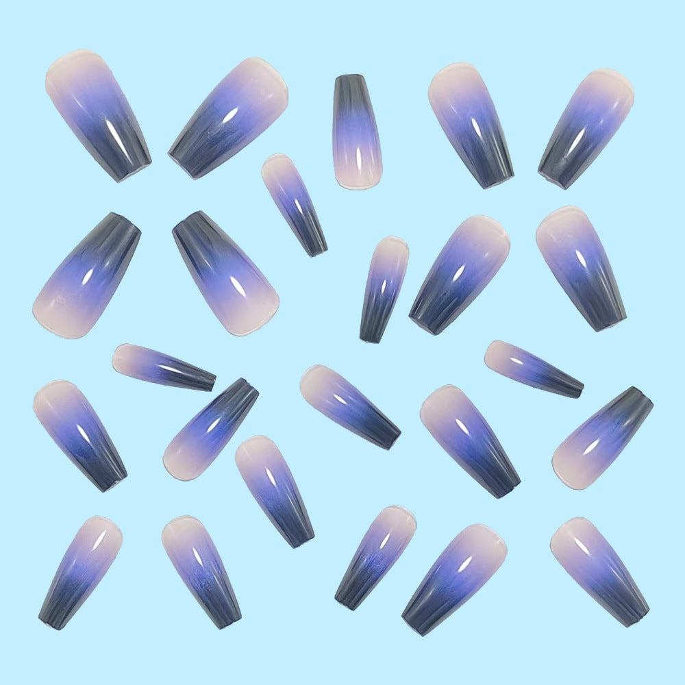 Modische Kunstnägel Im Eleganten Ombre-Design Karnz