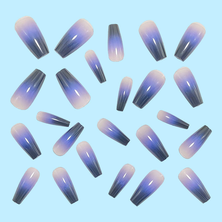 Modische Kunstnägel Im Eleganten Ombre-Design Karnz