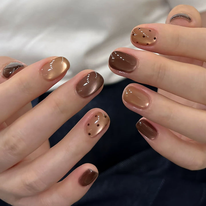 Künstlerisches Press-On-Nageldesign