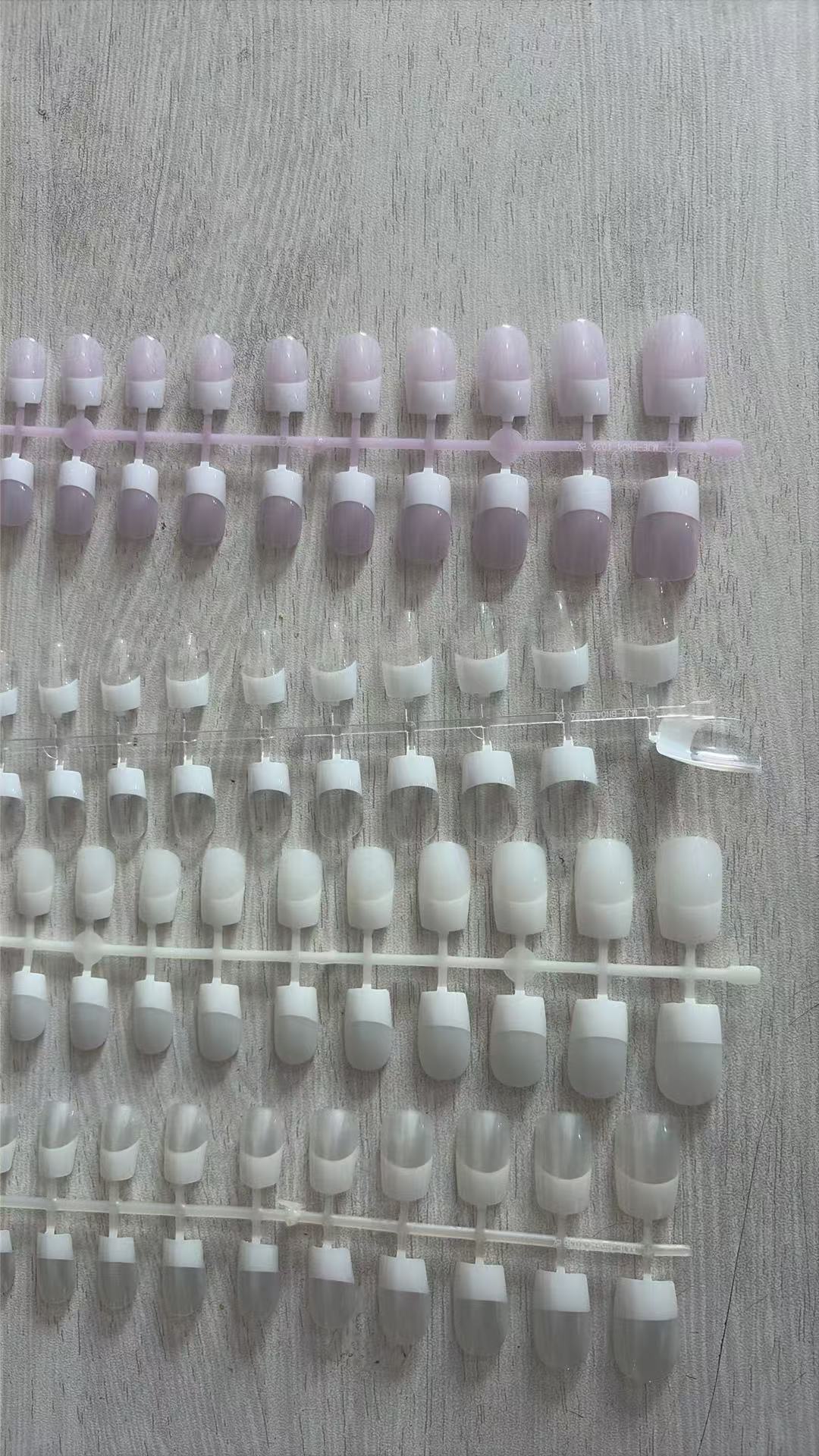 Premium French Tip Press-On Nägel Karnz