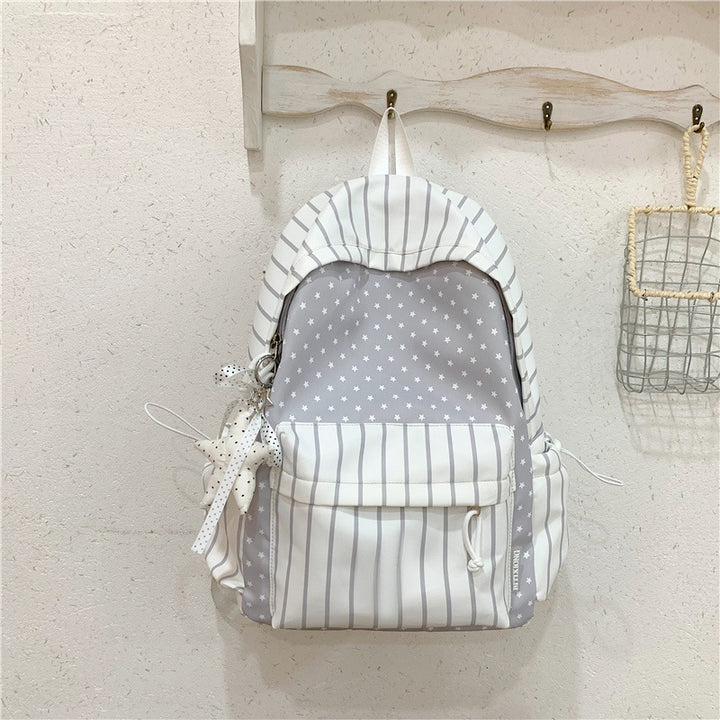 Niedlicher gestreifter Schulrucksack