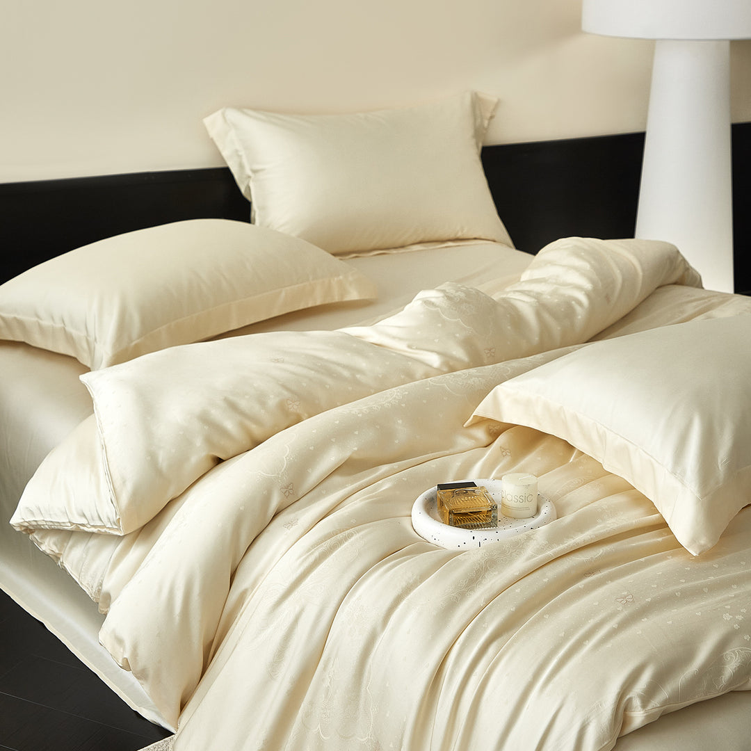 Satin-Bettwäschegarnitur mit seidigem Griff, Hotelverschluss und Ton-in-Ton‑Muster