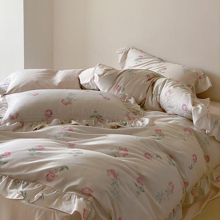 Luxuriöses Satin-Bettwäsche-Set mit zarten Rosenmuster und Rüschensaum
