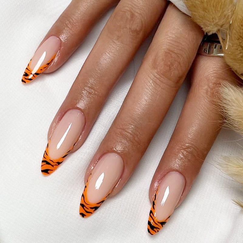 Dekoratives Stiletto Press-On Nagelset Karnz