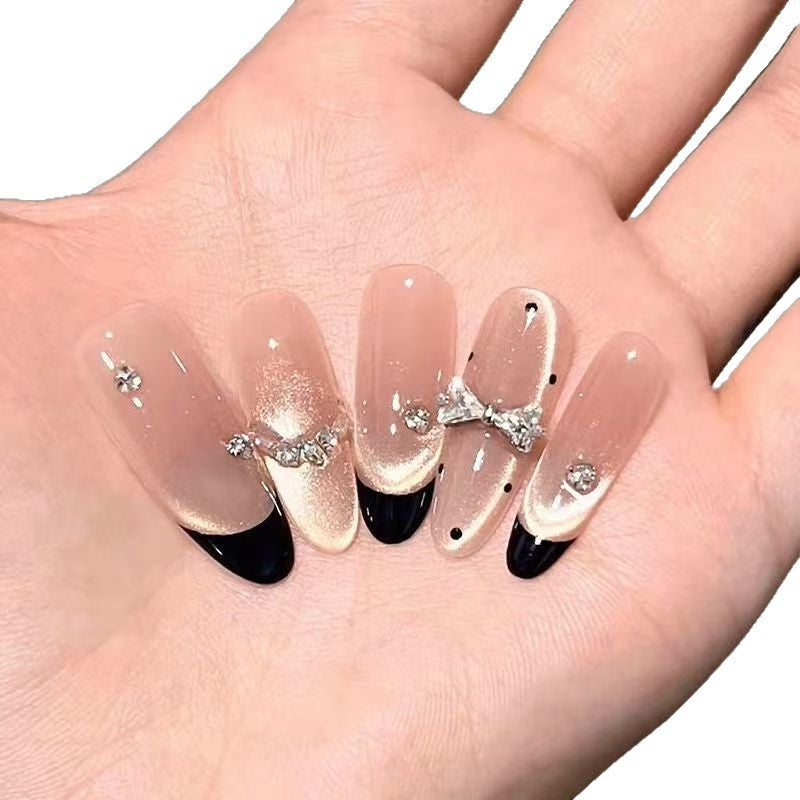 Glamouröse Press-On Nagelkunst Karnz