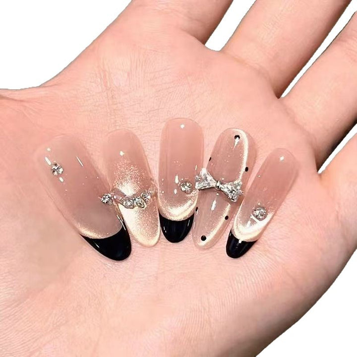 Glamouröse Press-On Nagelkunst Karnz