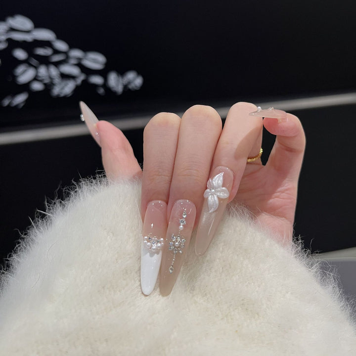 Ausgefallenes Press-On-Nageldesign Karnz