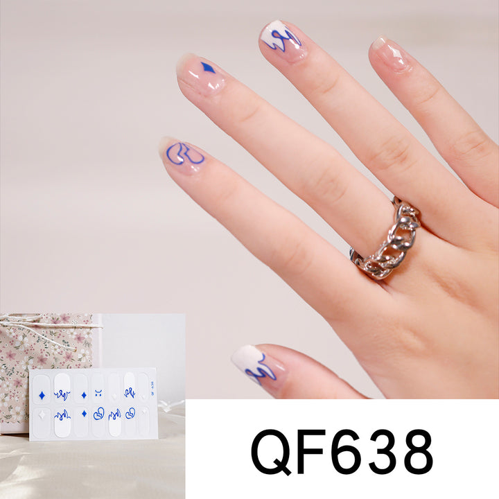 Künstliche Nagelgestaltung mit Herz-Motiv Karnz