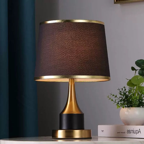 Elegante Metall Tischlampe