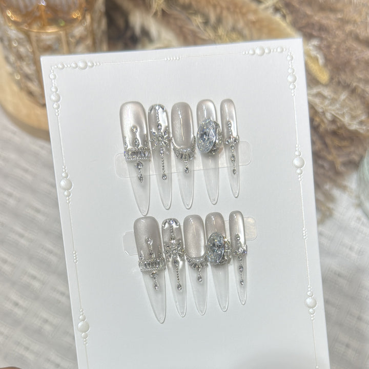 Premium mit Strass verziertes Press-On-Nagelset Karnz