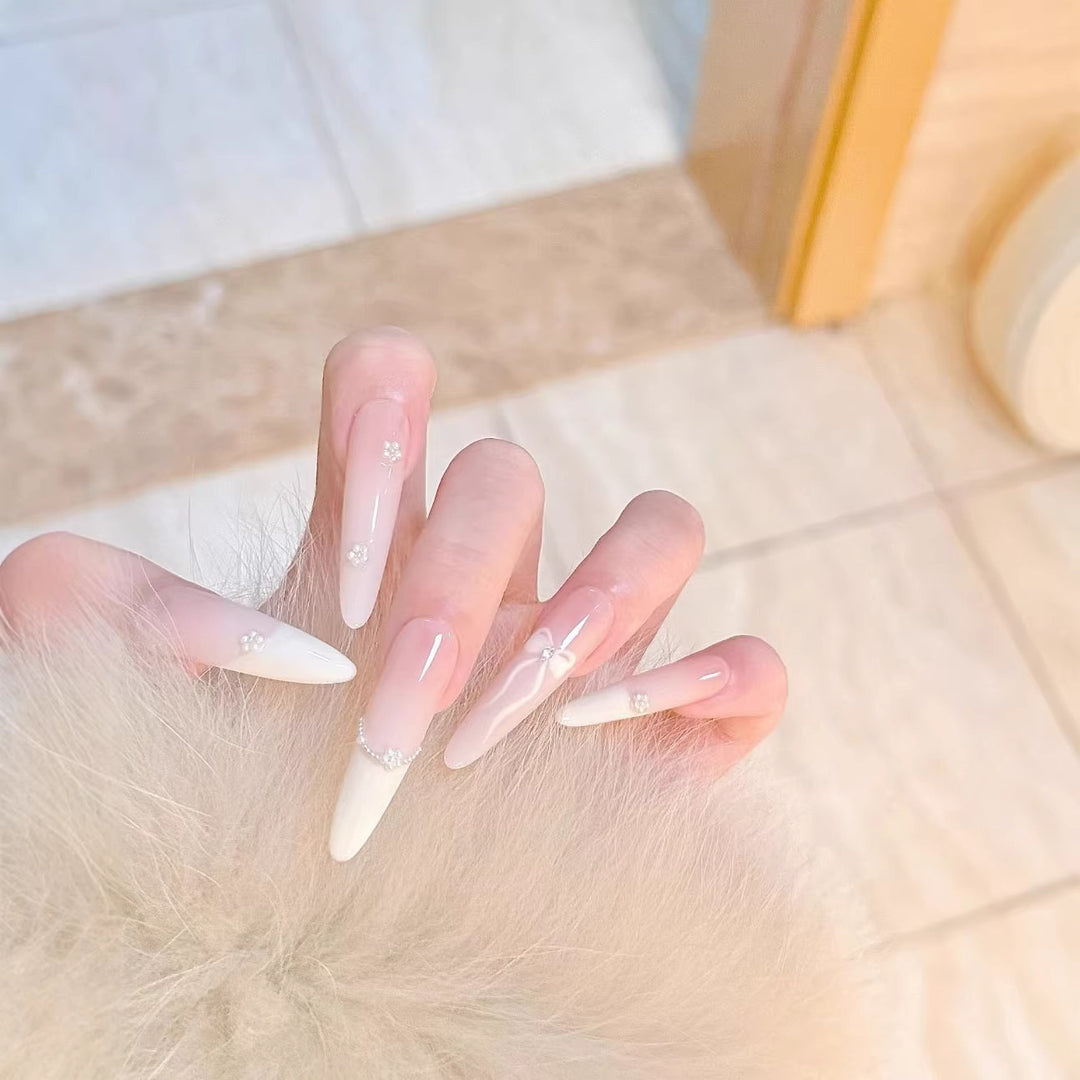 Elegante Stiletto-Nagelerweiterungen