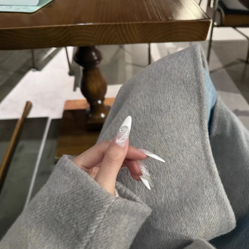 Premium French Tip Nagelverlängerungen mit Kristallakzenten