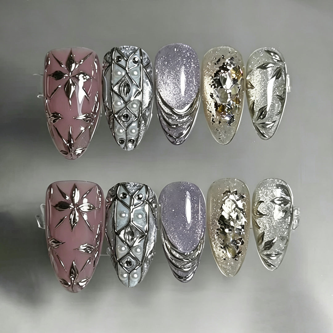 Künstlerisches verziertes Press-On-Nagelset