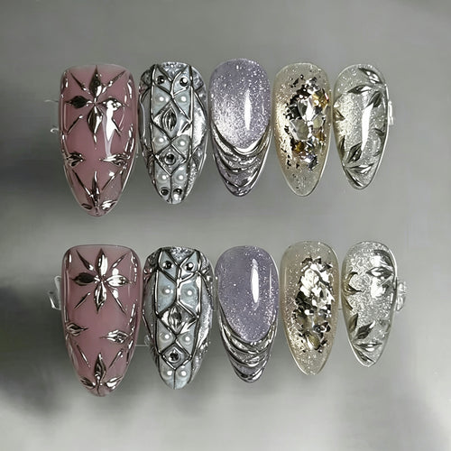 Künstlerisches verziertes Press-On-Nagelset