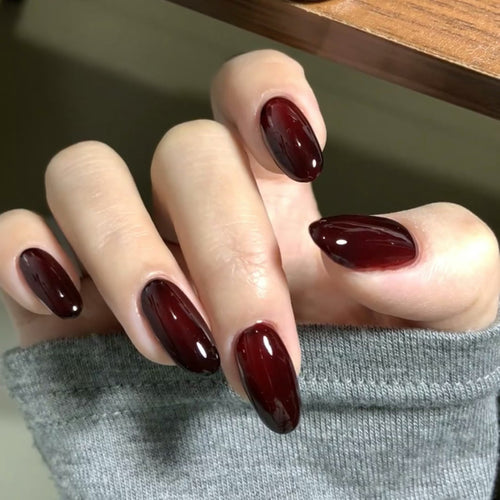 Elegante Gel-Nägel Karnz