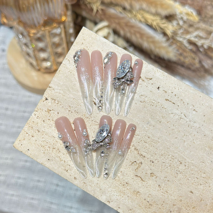 Dekorative Nagelkunst Karnz