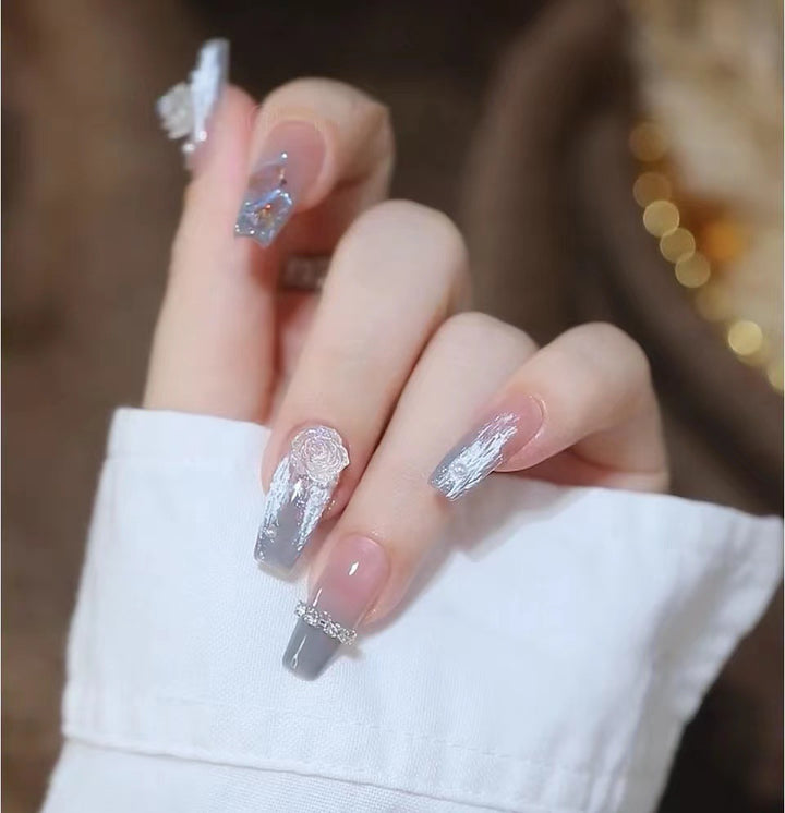 Exquisite und kreative Nagelkunst Karnz