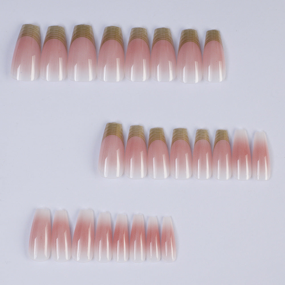 Glänzende Kunstnägel mit Elegantem Goldrand Karnz