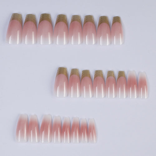 Glänzende Kunstnägel mit Elegantem Goldrand Karnz