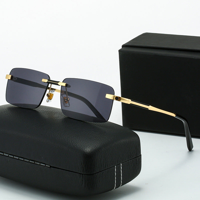 Damen Sonnenbrille im modernen rechteckigen Design mit luxuriösen Metallelementen Karnz