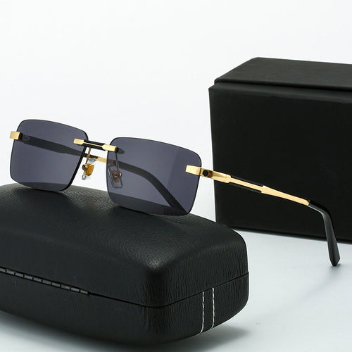 Damen Sonnenbrille im modernen rechteckigen Design mit luxuriösen Metallelementen Karnz