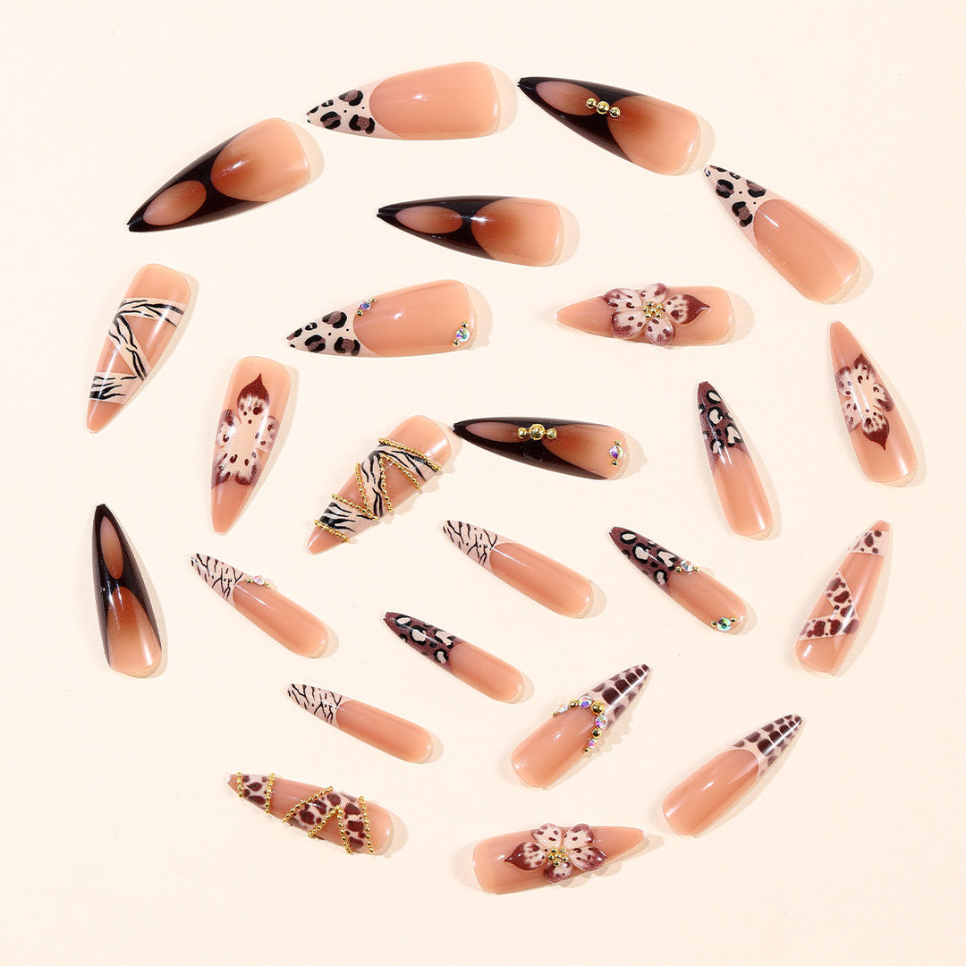 Luxuriöse Künstlerische Stiletto Nagelkunst Karnz