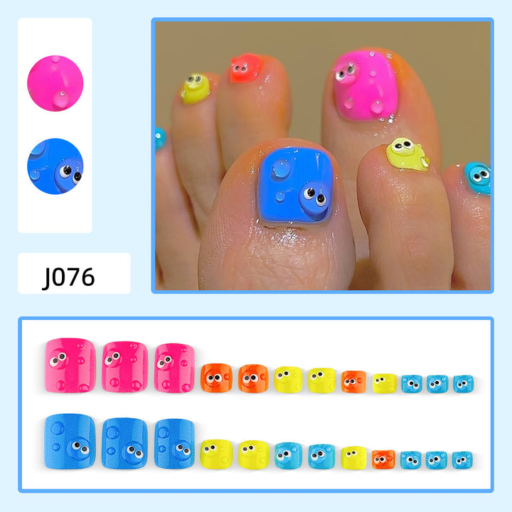 Fußnagelkunst mit Bunten Cartoon-Motiven Karnz