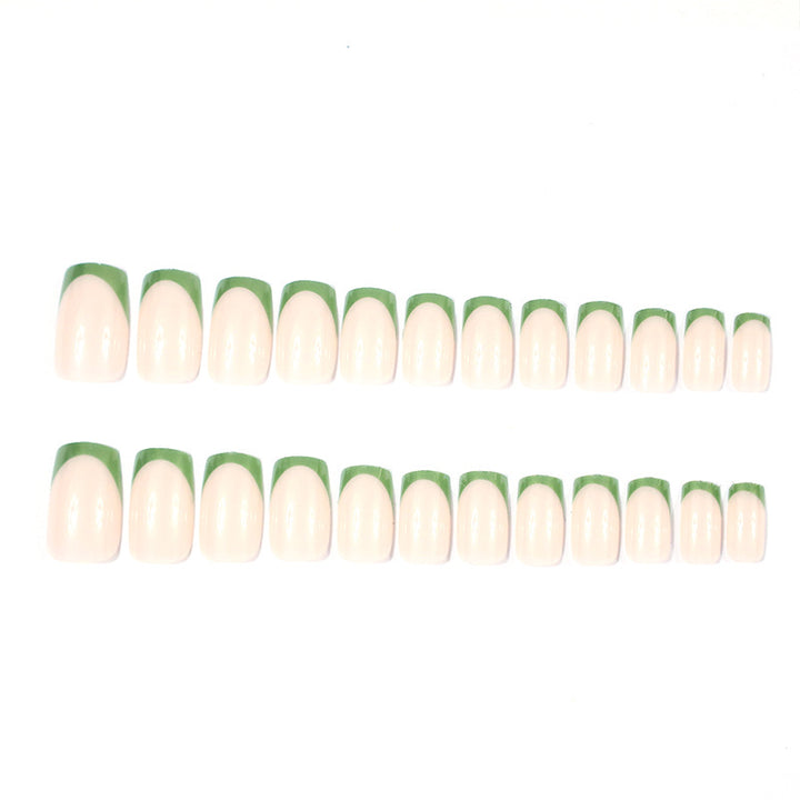 Acryl-Nagelvergrößerungen mit eleganten französischen Spitzen Karnz