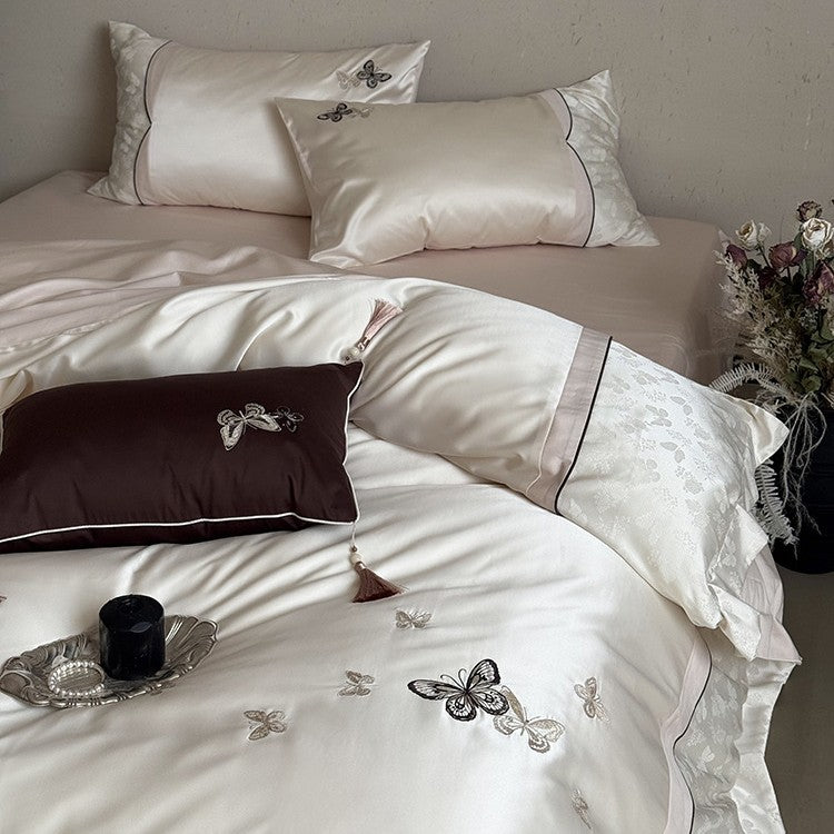 Luxuriöses Satin-Bettwäscheset mit bestickten Schmetterlingen, Zierkissen und Quasten