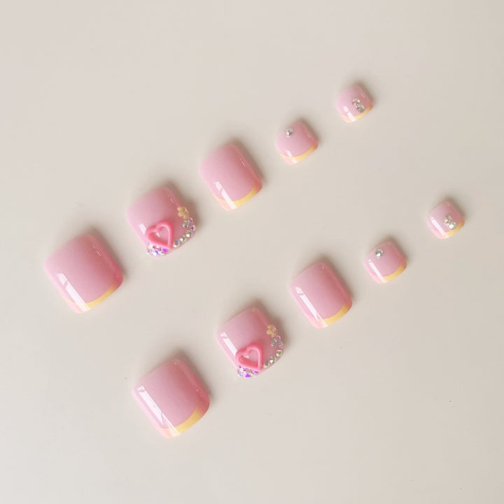 Kunstnagelset mit verspieltem 3D-Design und funkelnden Akzenten Karnz