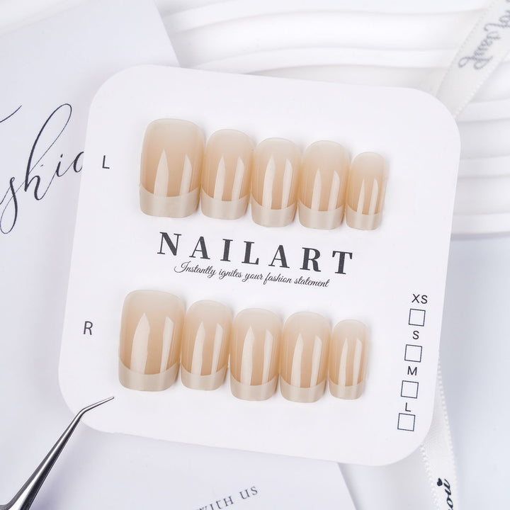 Dekorativer Fashion-Nagel-Set Karnz